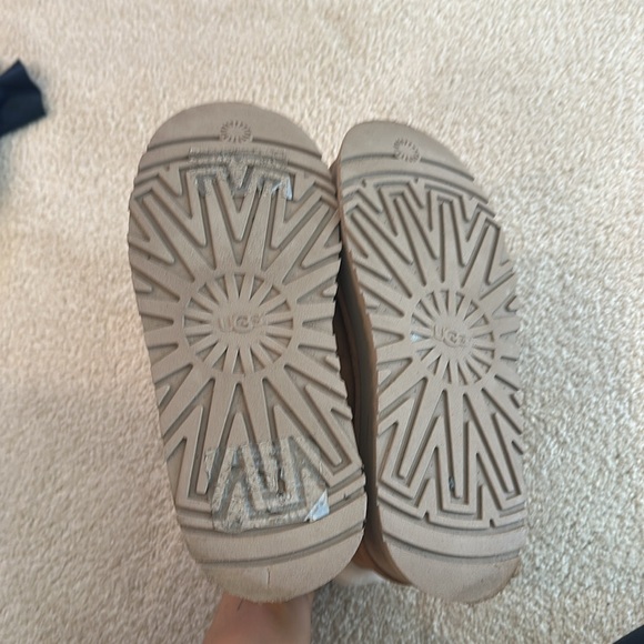 Ugg - Picture 5 of 10